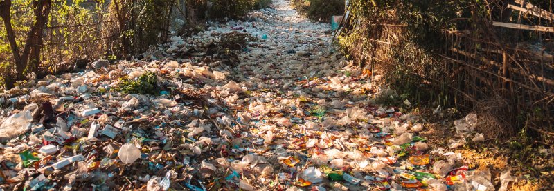 Podrzucone odpady na wynajętej działce / magazynie